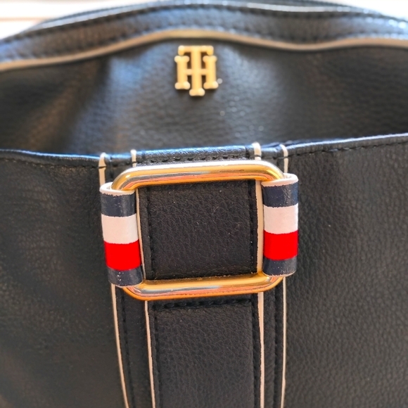 Tommy Hilfiger Navy Crossbody Bag - Picture 5 of 8